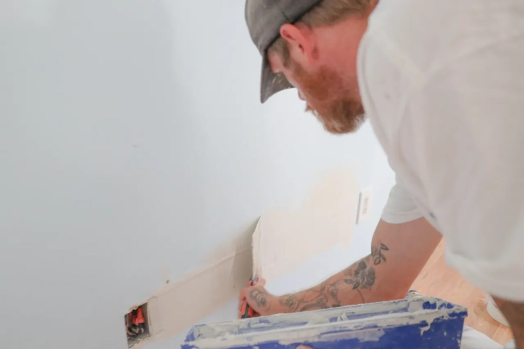 painter mudding wall